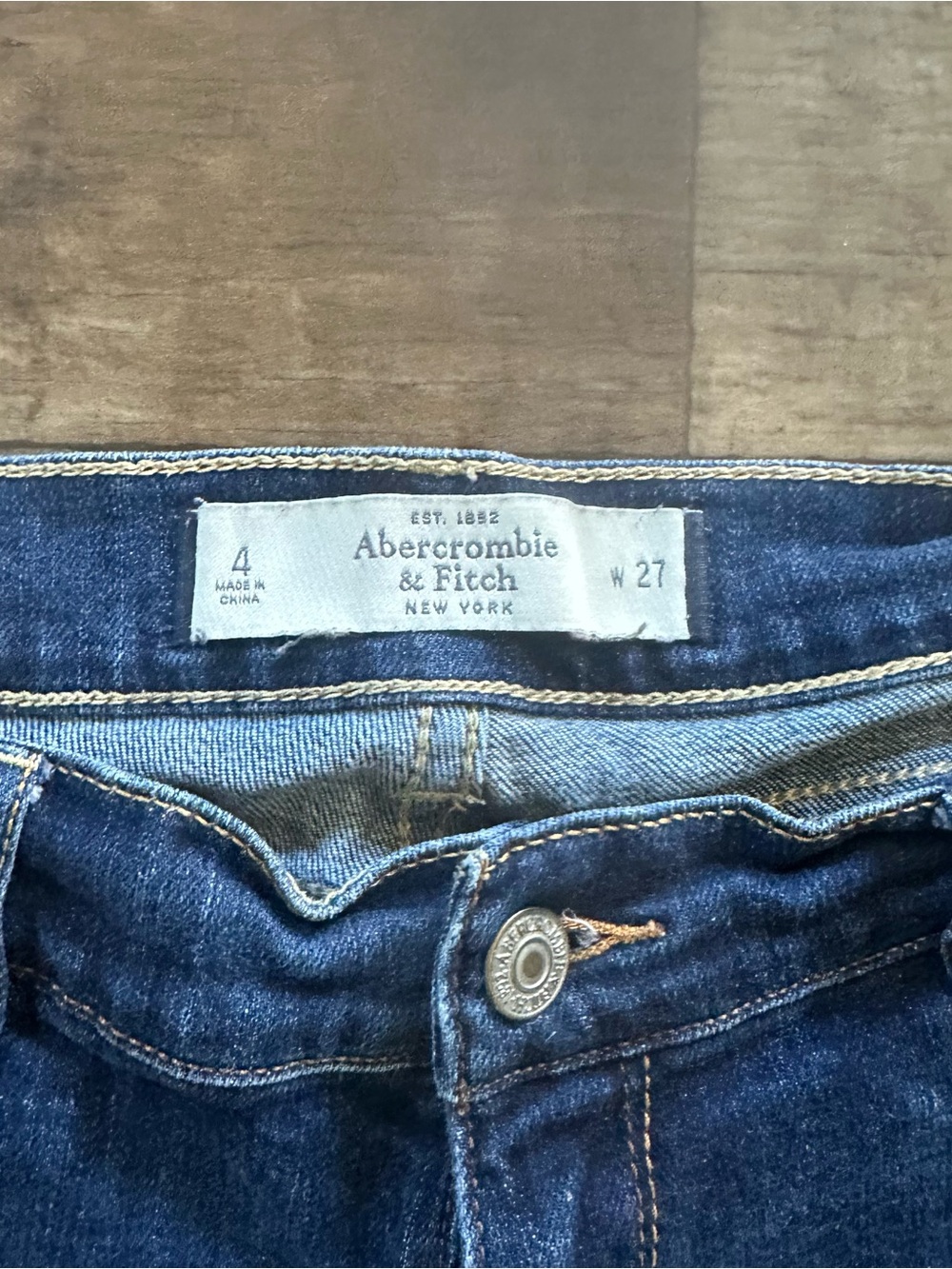 Abercrombie & Fitch roll cuff denim shorts - Picture 3 of 6